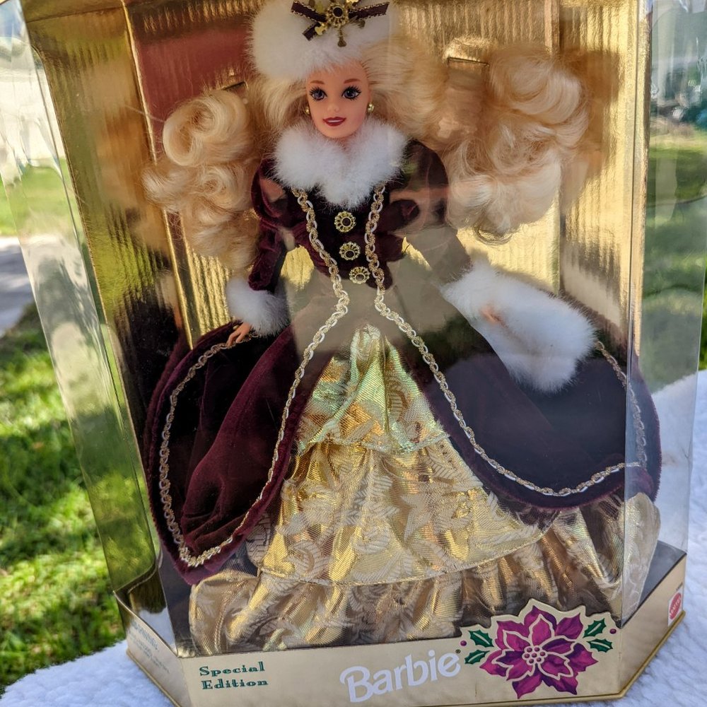 NRFB 1996 Mattel Happy Holidays Barbie Doll